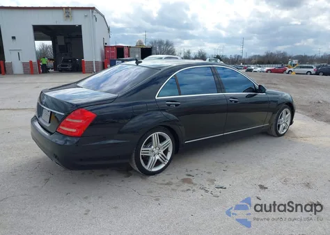 2009 Mercedes-Benz S 550 z USA, uszkodzony, nr VIN WDDNG71X39A272139
